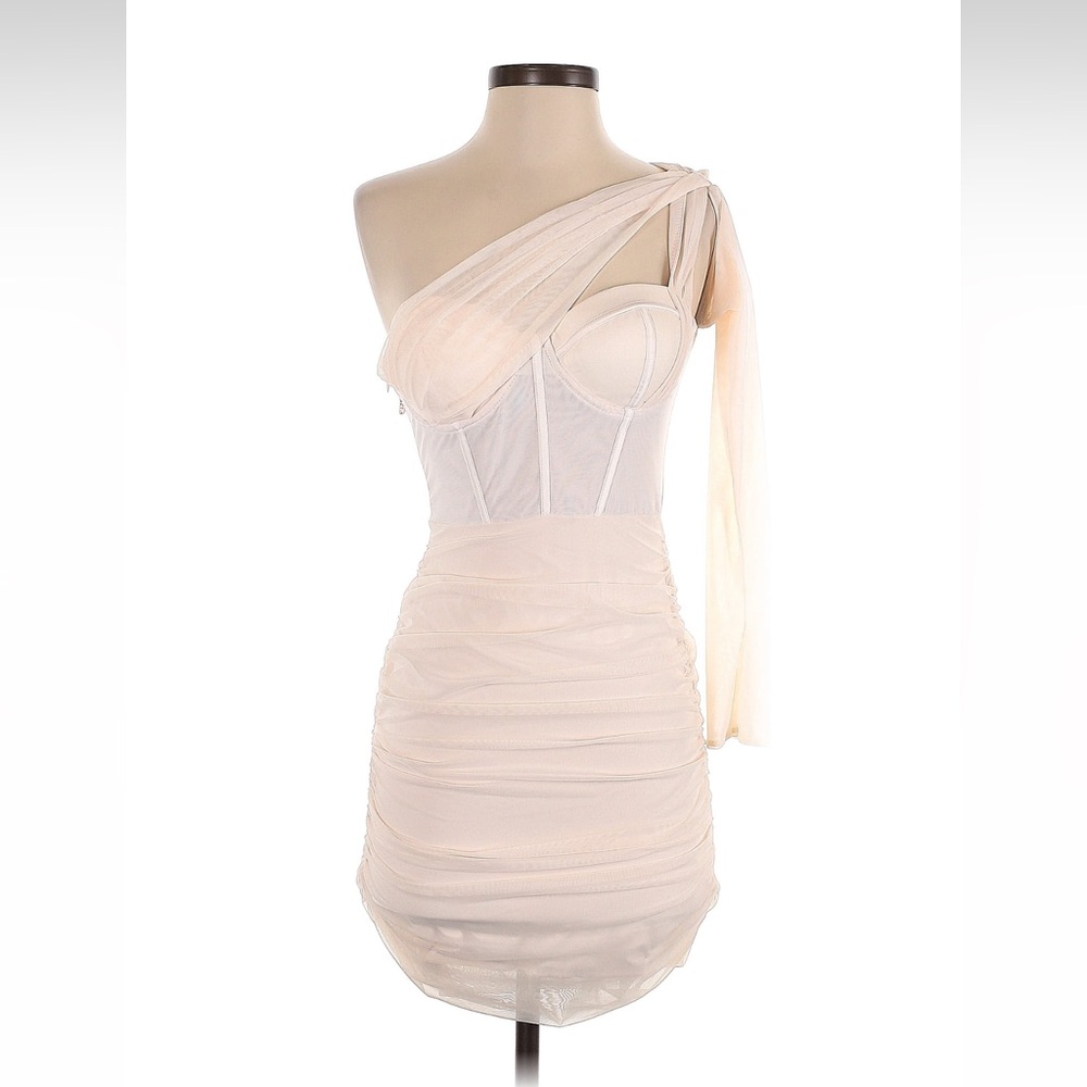 NWT Sz 4 Oh Polly mini body con dress. Very light pink.